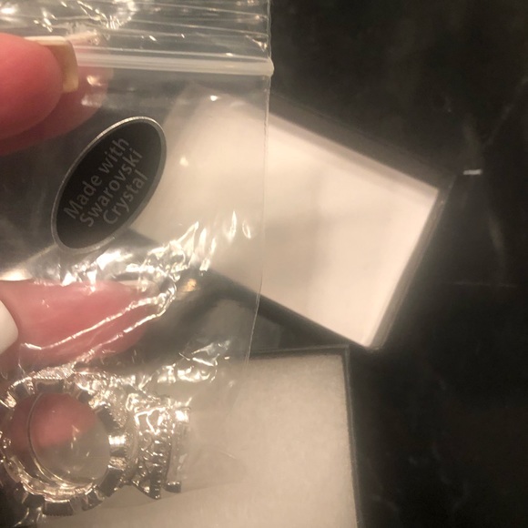 Retired- Swarovski Crystal wedding or anniversary ring set - Picture 13 of 13